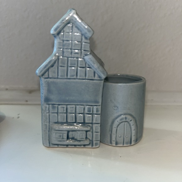 The Unbranded Brand Other - Vintage Japan Toothpick Holder Ceramic Barn Silo 3"‎ Tall